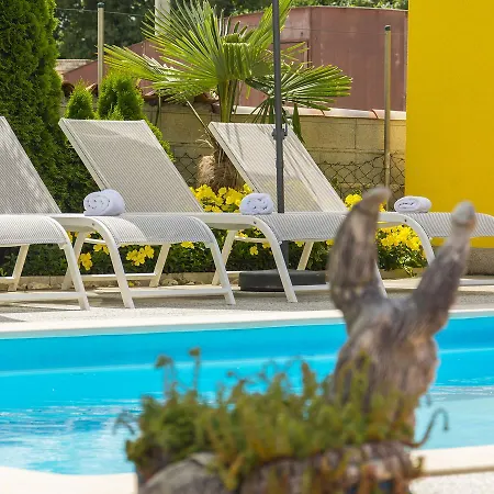 شقة Modern In Brcici With Swimming Pool